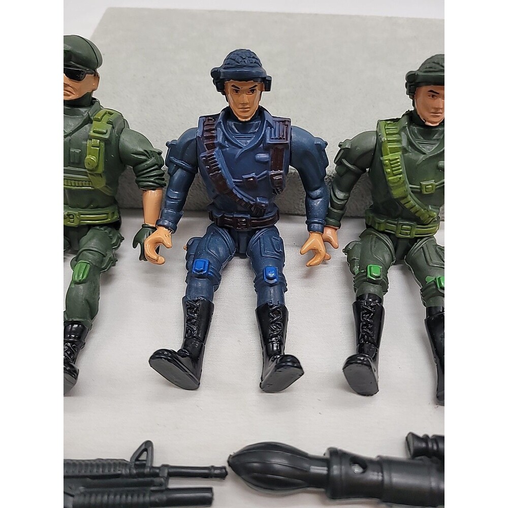 Army Figures lot of 3 - army guys Random Commandos generic joe men + Toy Weapons - Picture 3 of 14